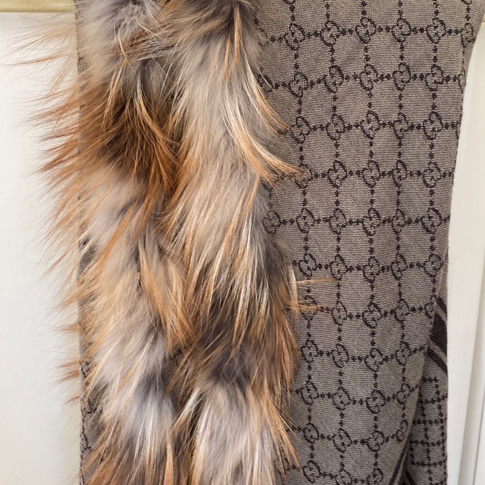Gucci fox fur wrap